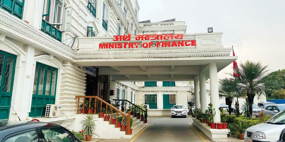 ६ महिनाको सरकारी खर्चमा एक खर्ब बढीको ऋण